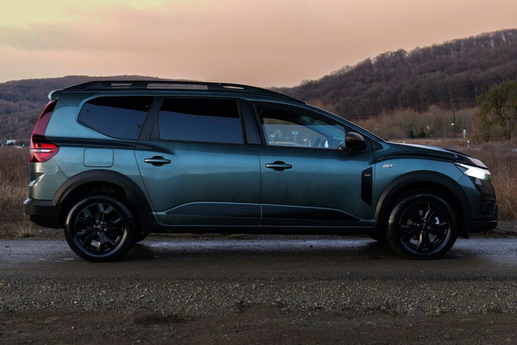 Dacia Bigster 2026 in sunset